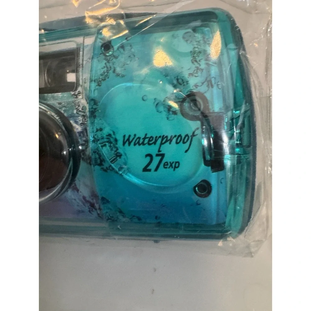 Fujifilm Quicksnap Waterproof One Time 35mm Camera 27 Exposures Open box